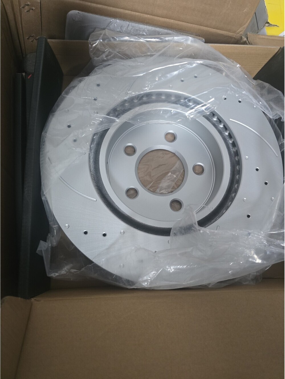 R1 Concepts Front Brake Rotor & Pad Kit Drilled Slotted Open Box Unused BKTA129F - Picture 7 of 9